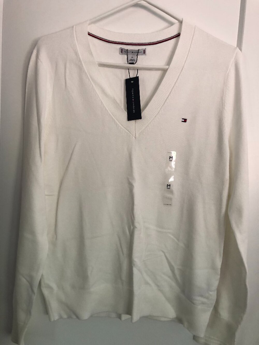NWT Tommy Hilfiger White V-Neck Classic Knit Sweater Size M